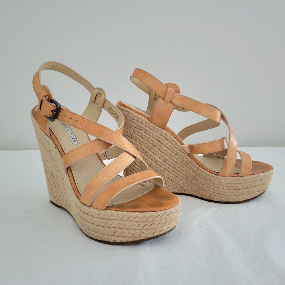 Vera Wang Lavender platform wedges size 8M